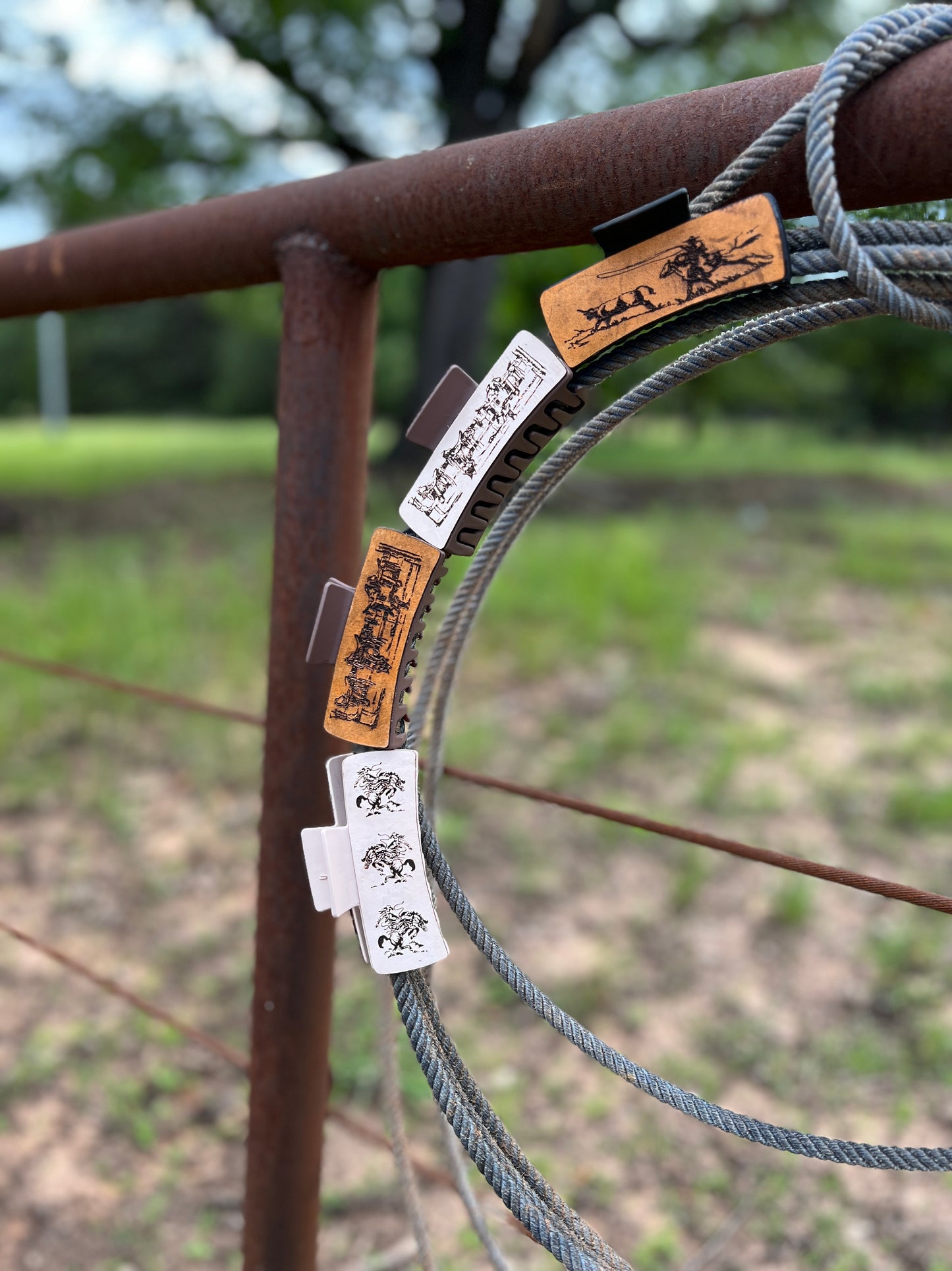 Saddle Rack Clip-Dyed